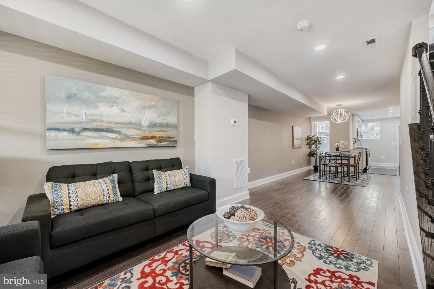 4003 Woodridge Road Baltimore, MD 21229 - Photo 4 of 22