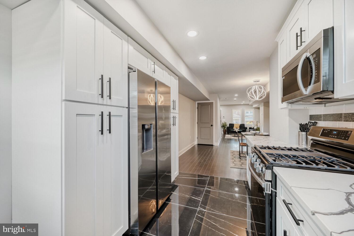 4003 Woodridge Road Baltimore, MD 21229 - Photo 9 of 22