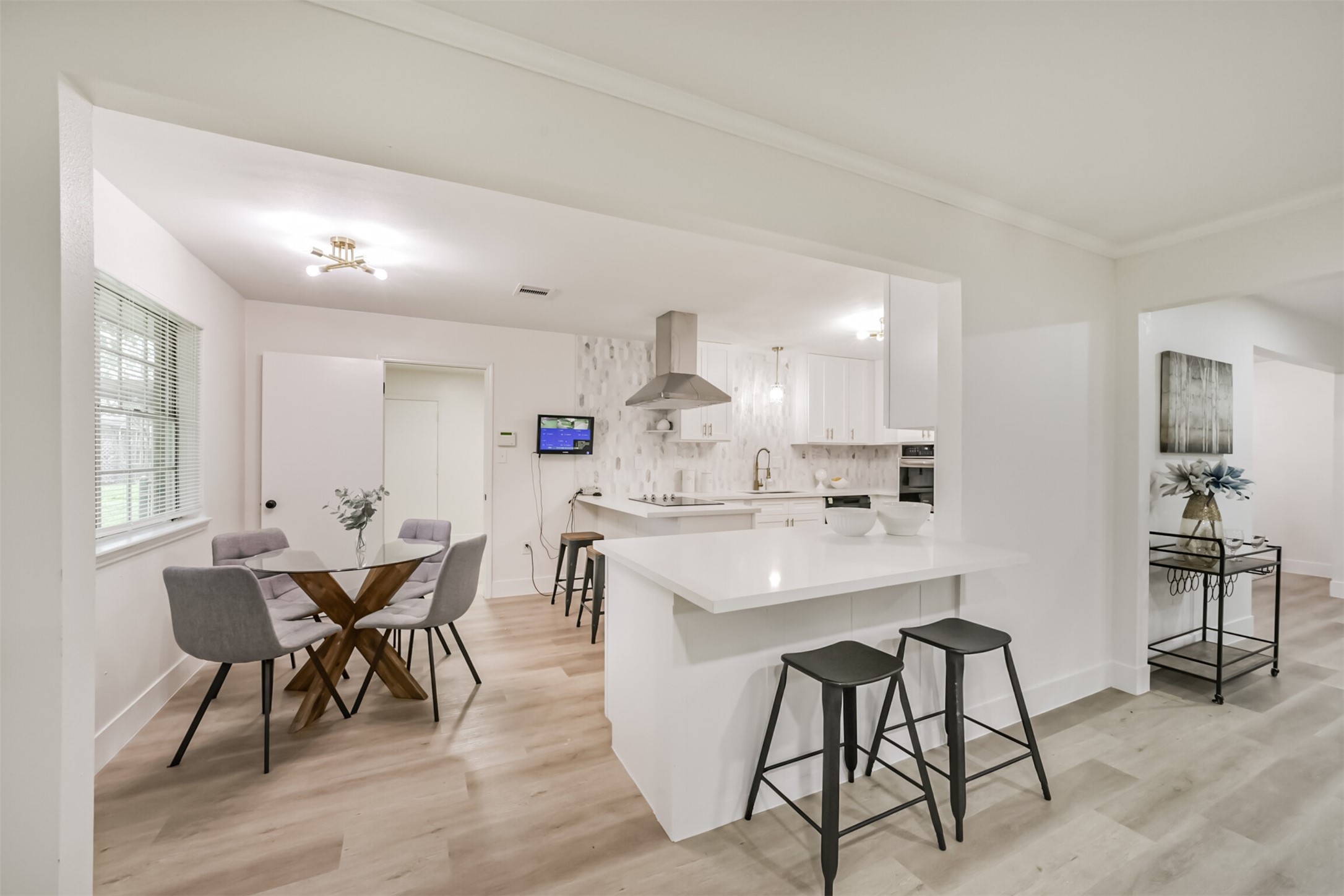 5403 Croix Road Manvel, TX 77578 - Photo 15 of 25 Bright and beautifully remodeled kitchen and dining area