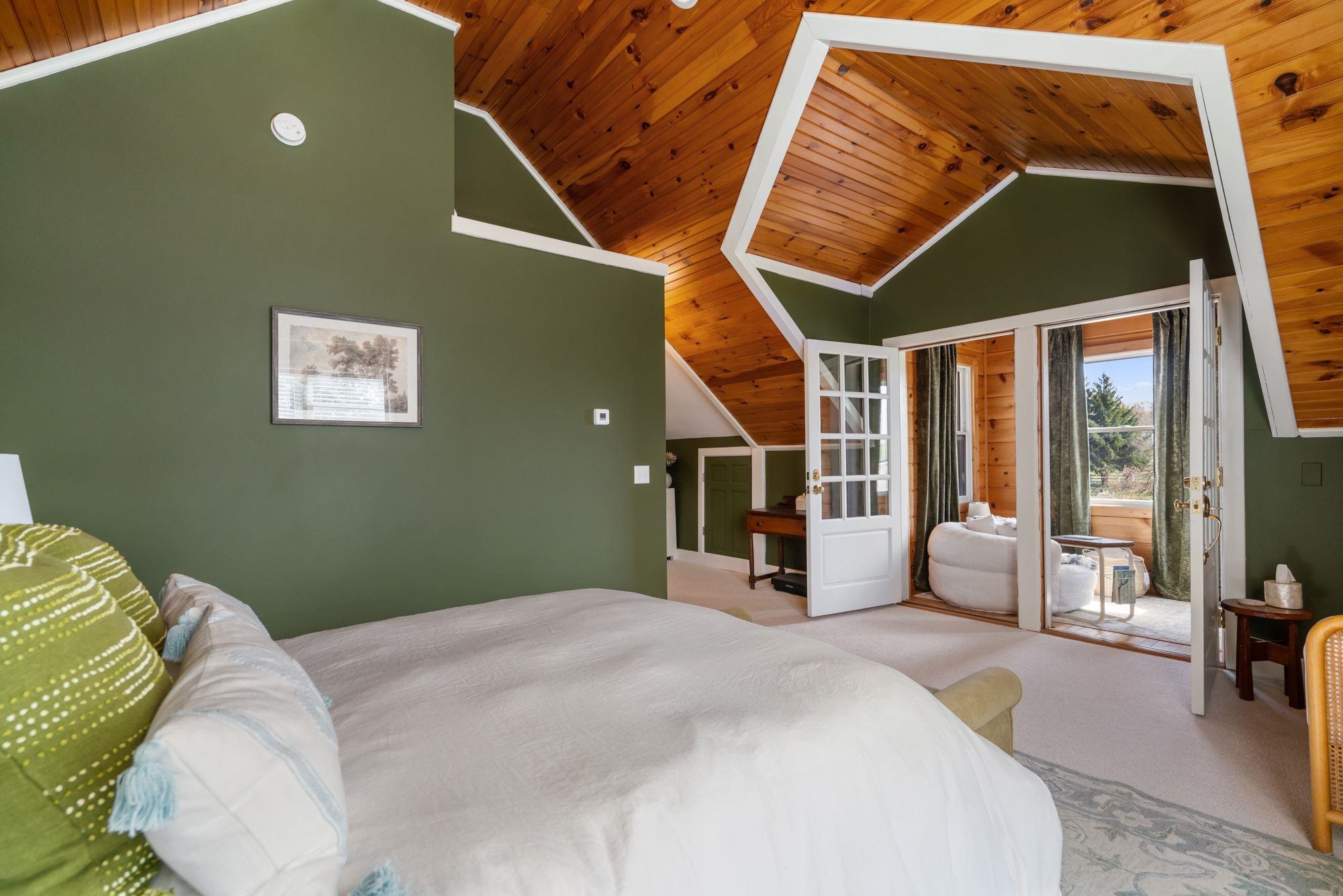 2035 West Sheridan Road Petoskey, MI 49770 - Photo 6 of 56