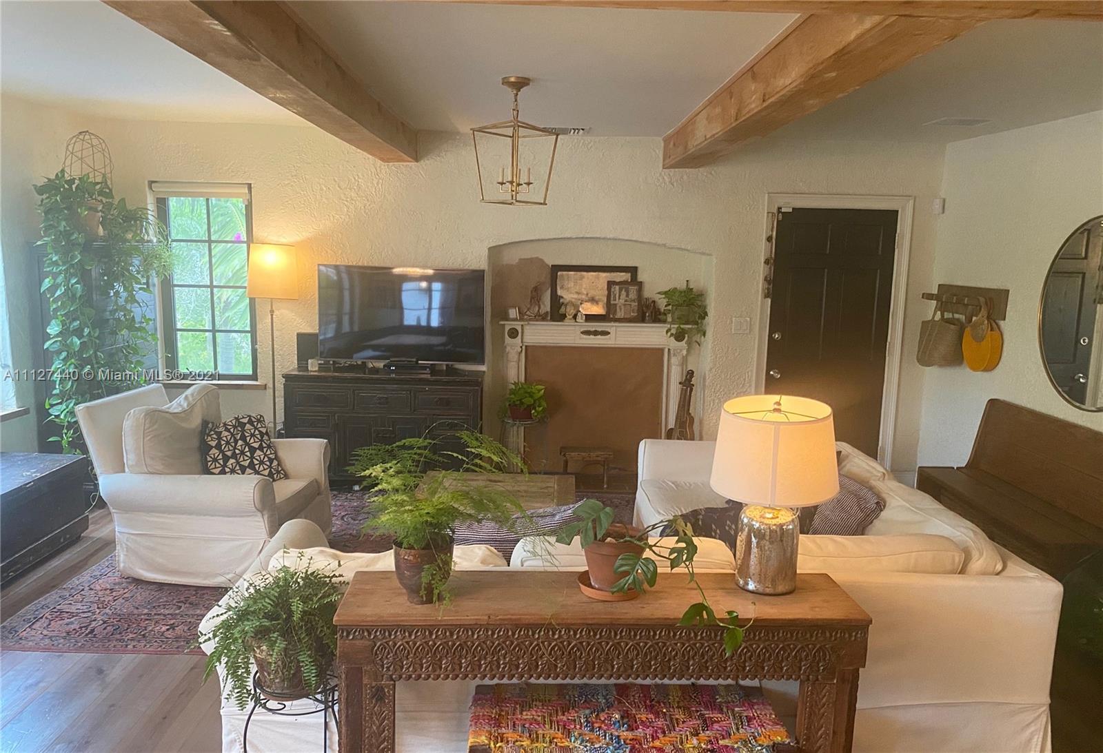 Hollywood Lakes North Lake Hollywood, FL 33019 - Photo 12 of 22 a living room with furniture