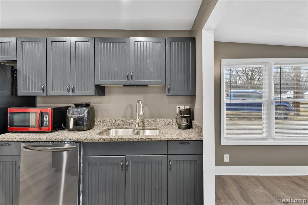 12751 Jones Street Carleton, MI 48117 - Photo 17 of 41