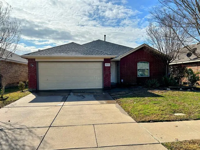 $2,395 | 10312 Lake Park Drive, Fort Worth, TX 76053