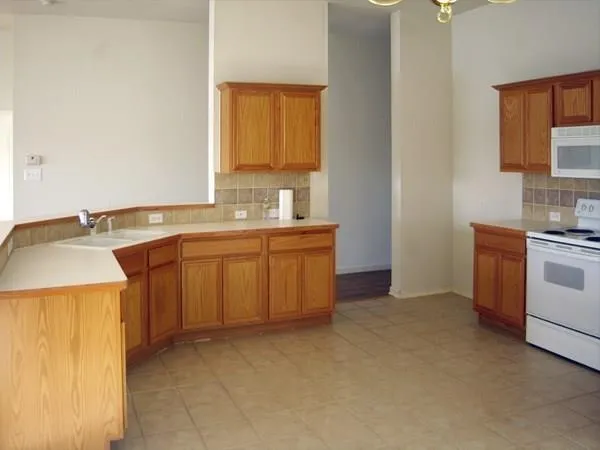 $2,395 | 10312 Lake Park Drive, Fort Worth, TX 76053