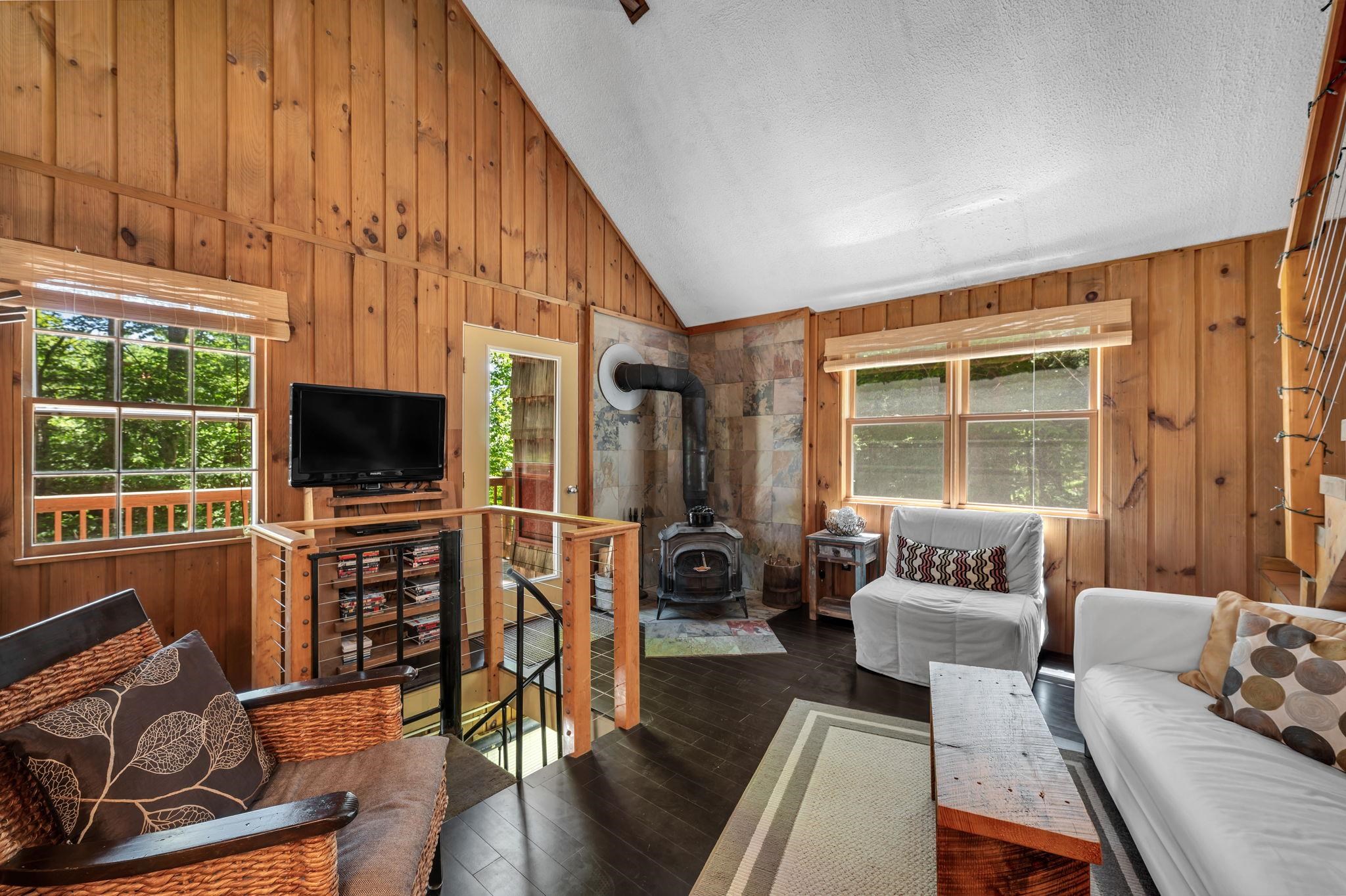 638 Hemlock Hill Road Wardsboro, VT 05355 - Photo 8 of 30
