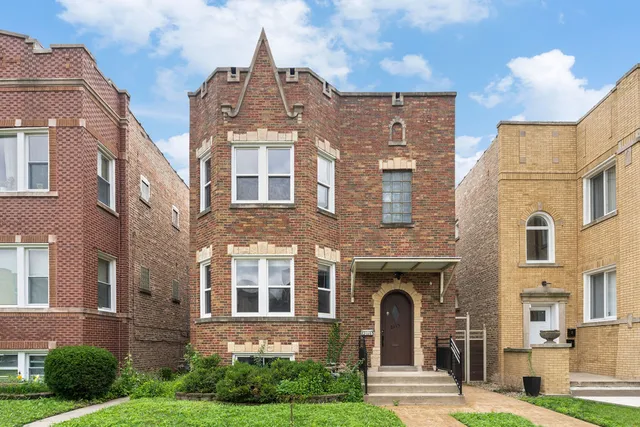 $554,900 | 2115 Kenilworth Avenue, Berwyn, IL 60402