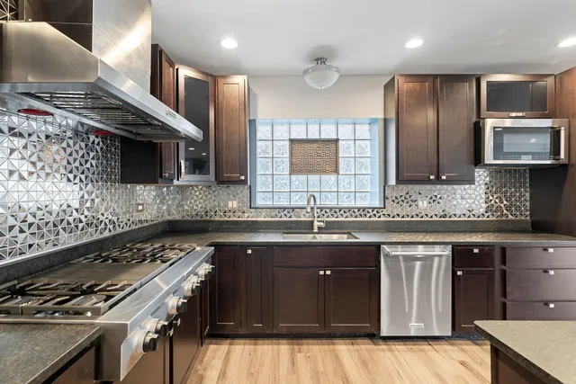 $554,900 | 2115 Kenilworth Avenue, Berwyn, IL 60402