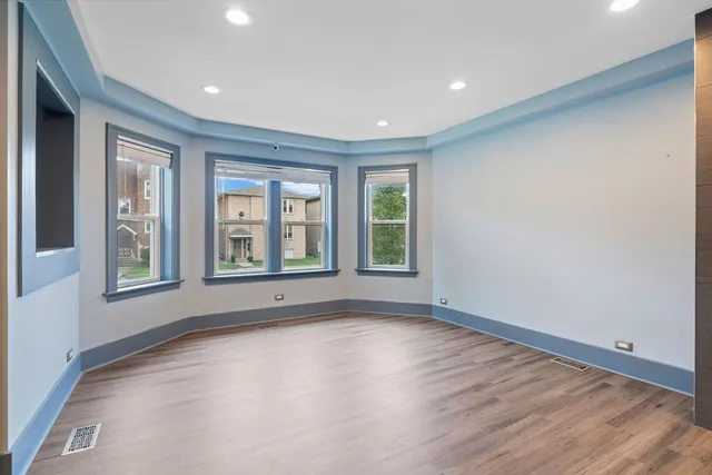 $554,900 | 2115 Kenilworth Avenue, Berwyn, IL 60402