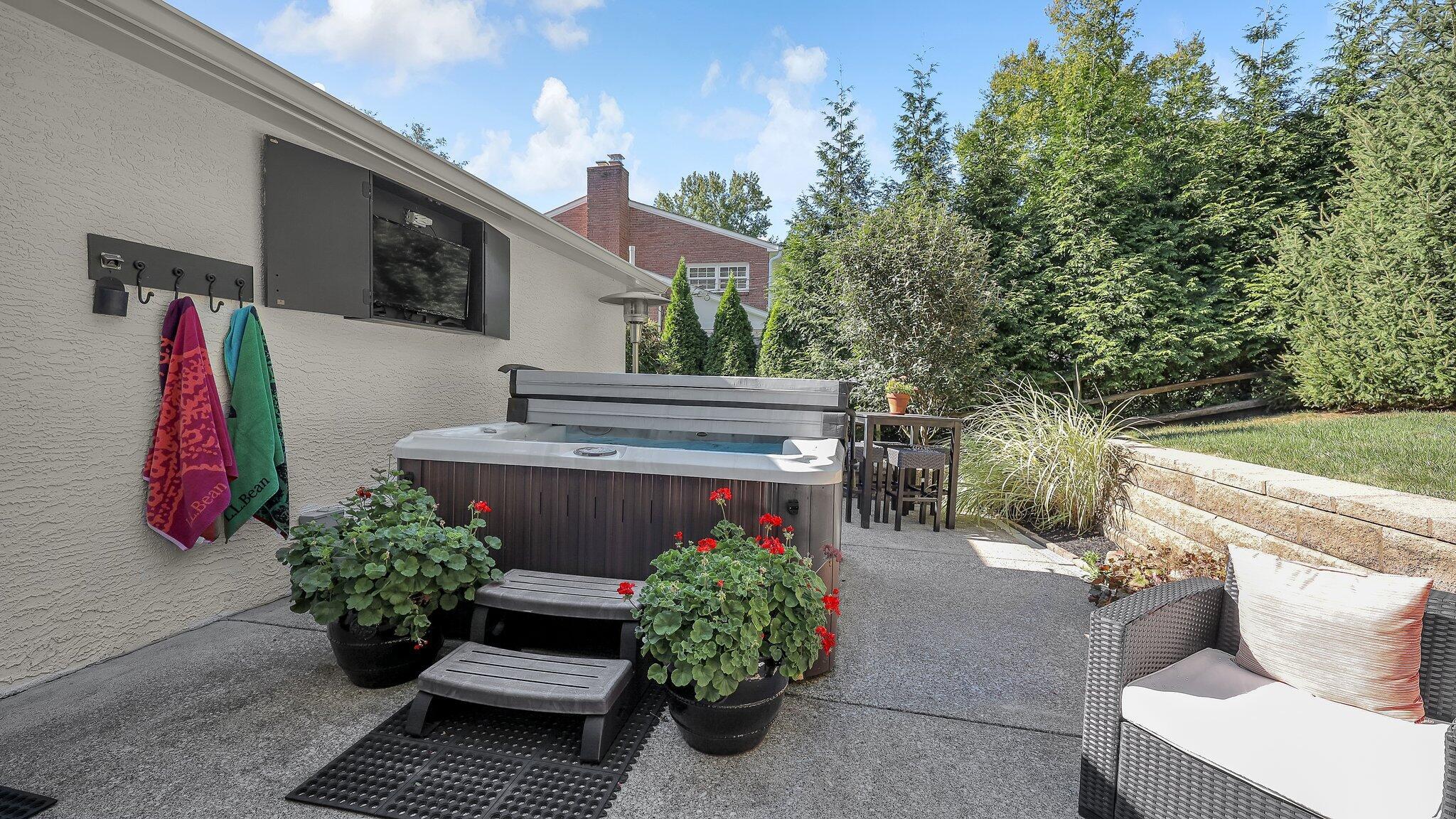 4556 Langport Road Upper Arlington, OH 43220 - Photo 61 of 66 Hot Tub