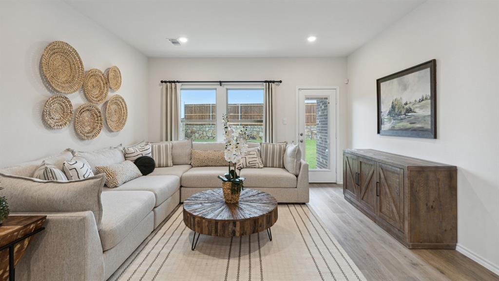 126 Pheasant Run Road Terrell, TX 75160 - Photo 11 of 26 Living area with light wood-type flooring and recessed lighting