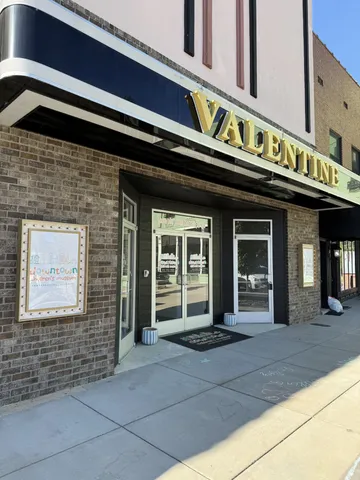 $2,100 | 29 Public Square, Lawrenceburg, TN 38464