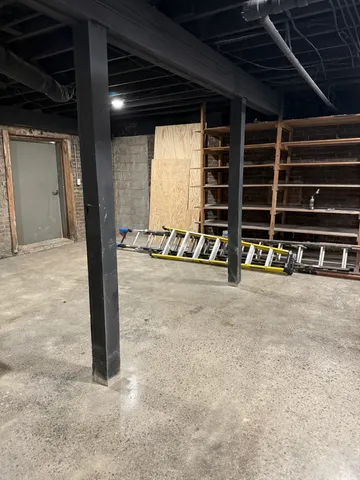 $2,100 | 29 Public Square, Lawrenceburg, TN 38464