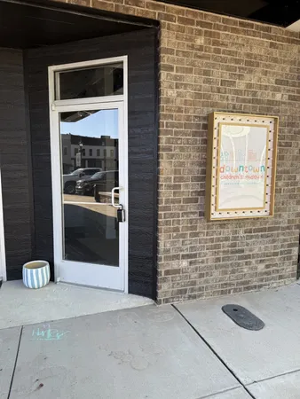 $1,900 | 29 Public Square, Lawrenceburg, TN 38464