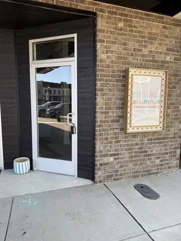 $2,100 | 29 Public Square, Lawrenceburg, TN 38464