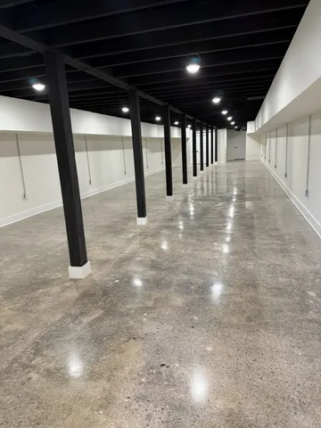 $2,100 | 29 Public Square, Lawrenceburg, TN 38464