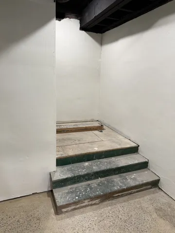 $2,100 | 29 Public Square, Lawrenceburg, TN 38464