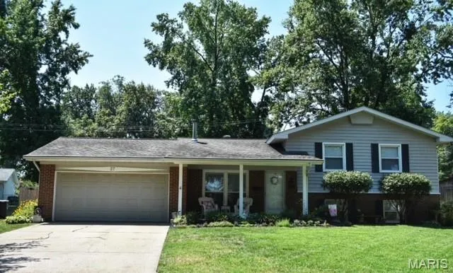 $267,500 | 27 Coachlight Drive, Mascoutah, IL 62258