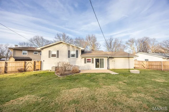 $262,500 | 27 Coachlight Drive, Mascoutah, IL 62258