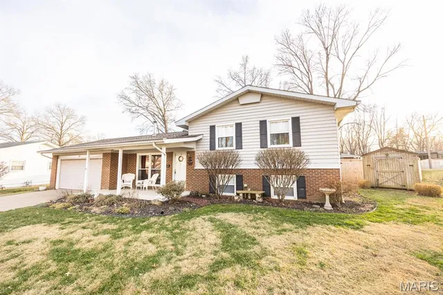 $262,500 | 27 Coachlight Drive, Mascoutah, IL 62258