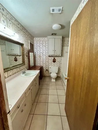 a bathroom with a toilet and a bathtub