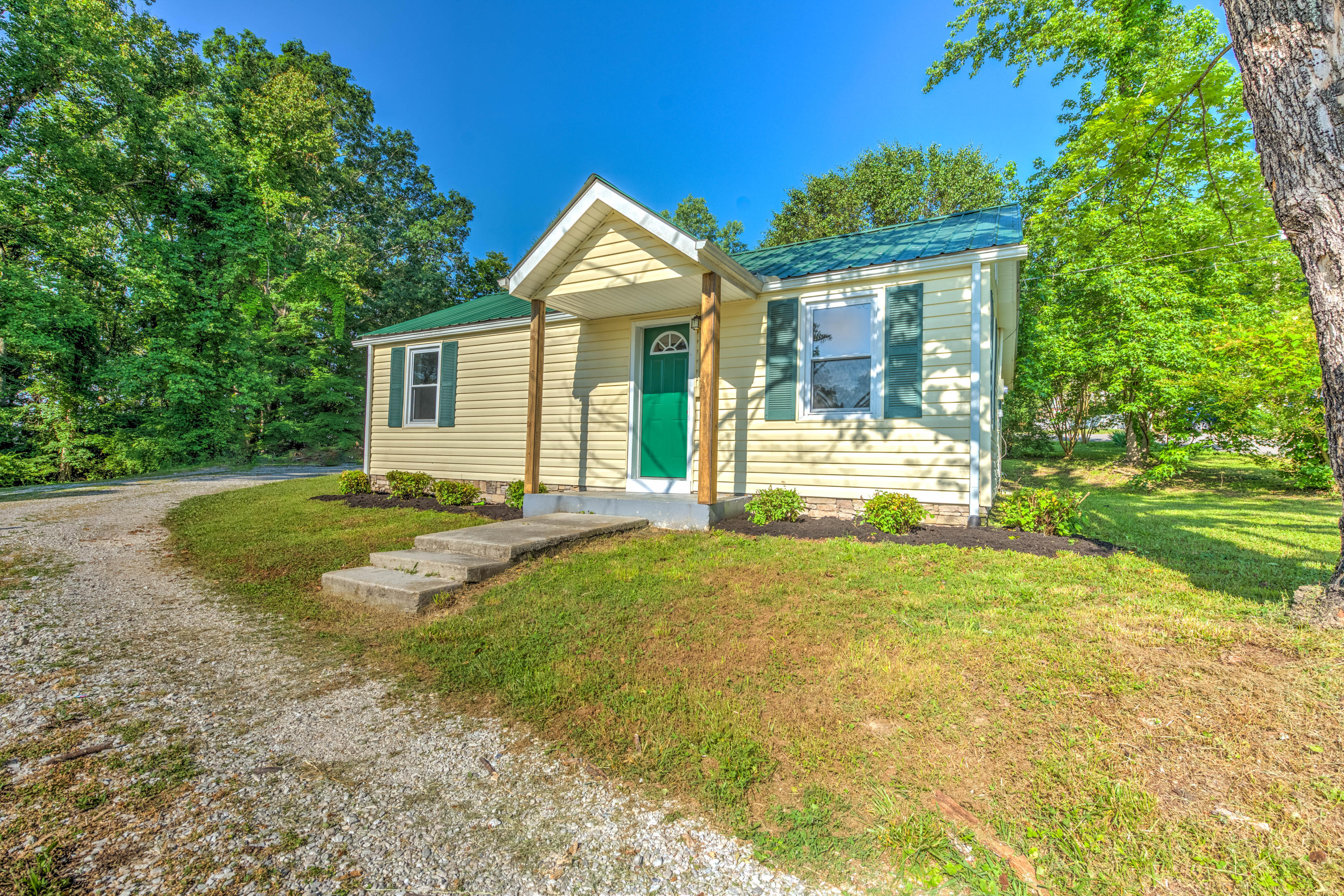 132 Oak Road Norris, TN 37828 - Photo 1 of 17 1