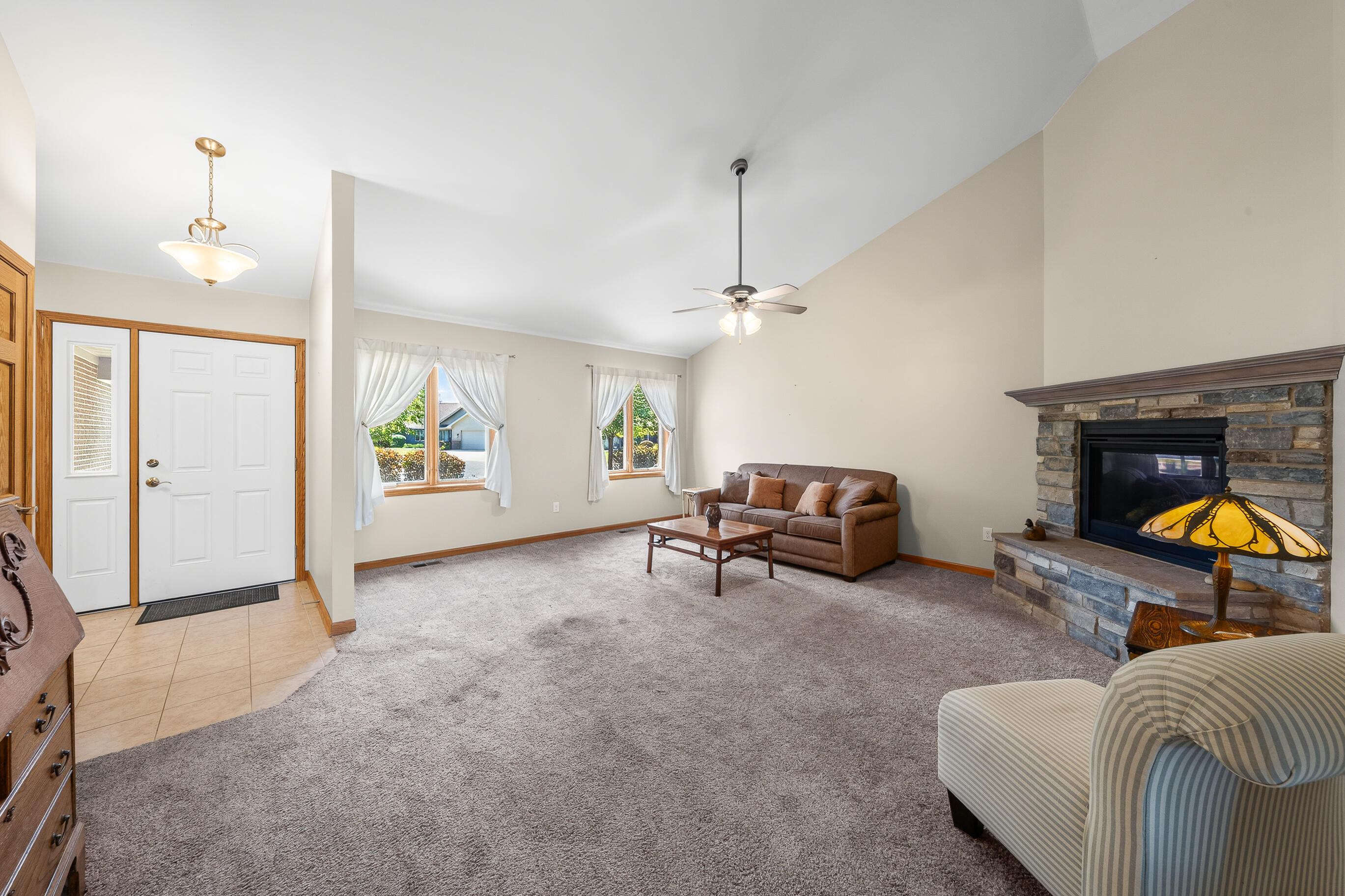 211 Windmill Lane Walworth, WI 53184 - Photo 4 of 50 211 Windmill Ln-22