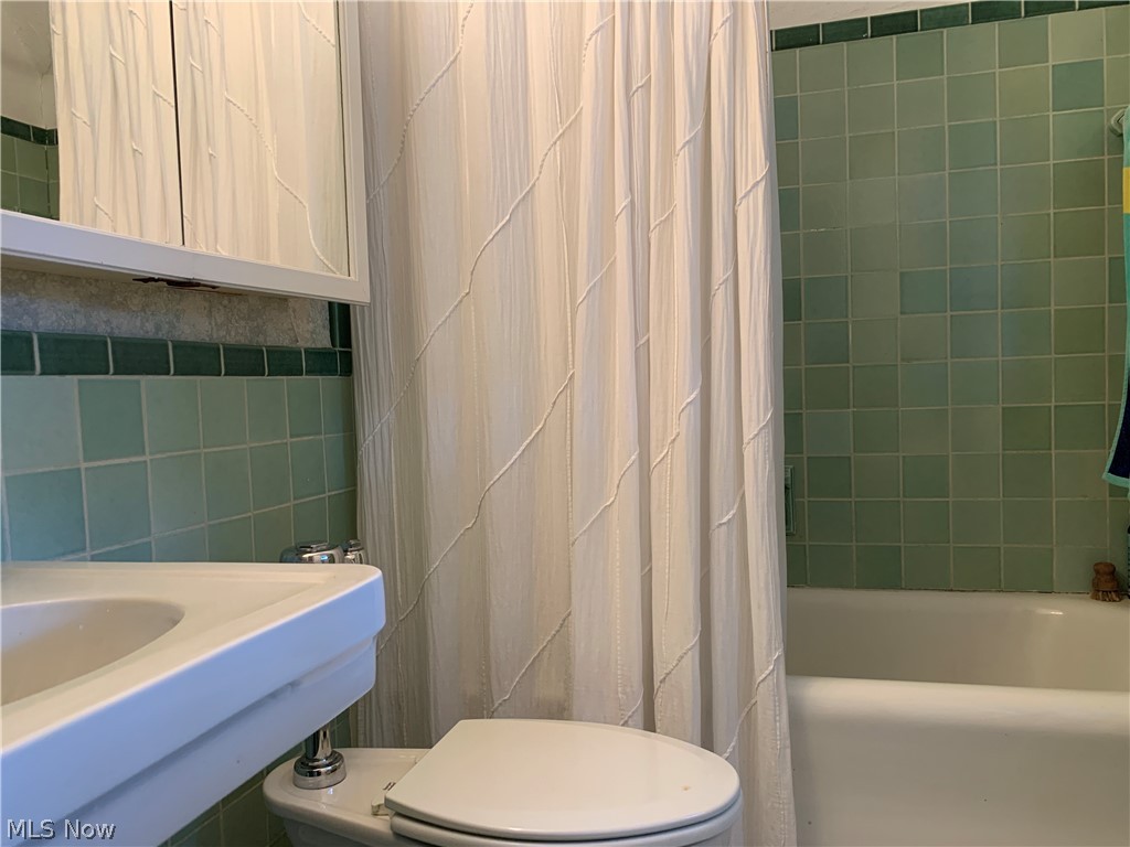 15565 Brewster Road Cleveland, OH 44112 - Photo 20 of 34