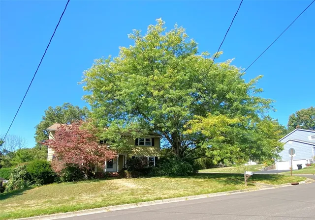 $415,000 | 23 Pembroke Drive, Endicott, NY 13760