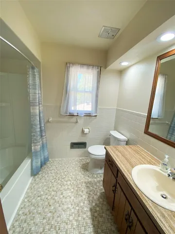 $395,000 | 23 Pembroke Drive, Endicott, NY 13760