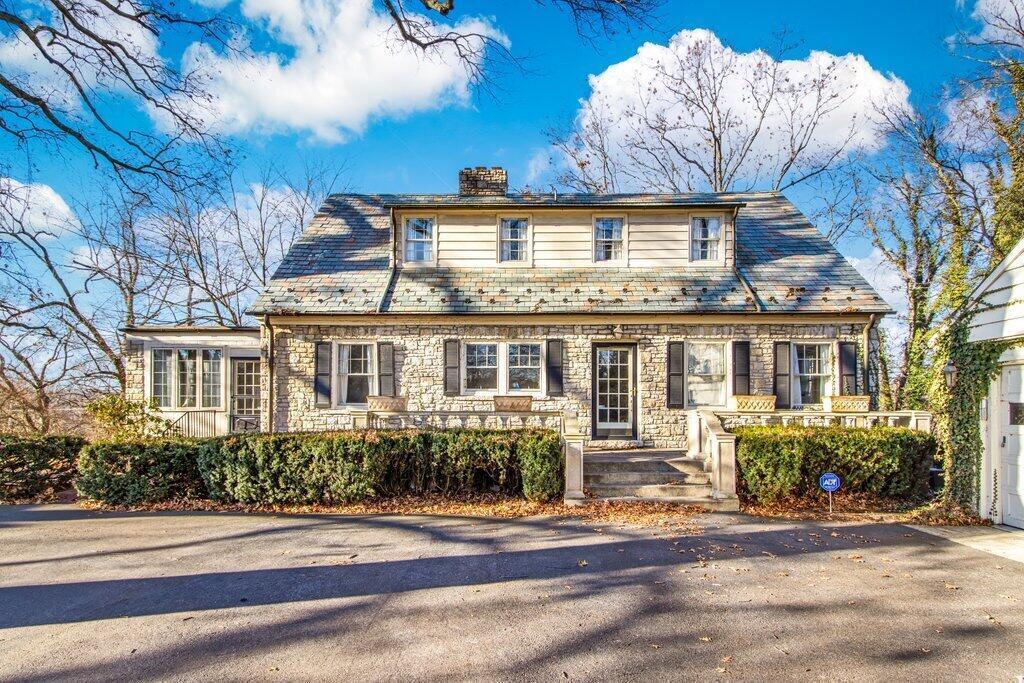 4312 Riverside Drive Columbus, OH 43220 - Photo 4 of 29 4312 Riverside Drive-28.jpg-SMALL