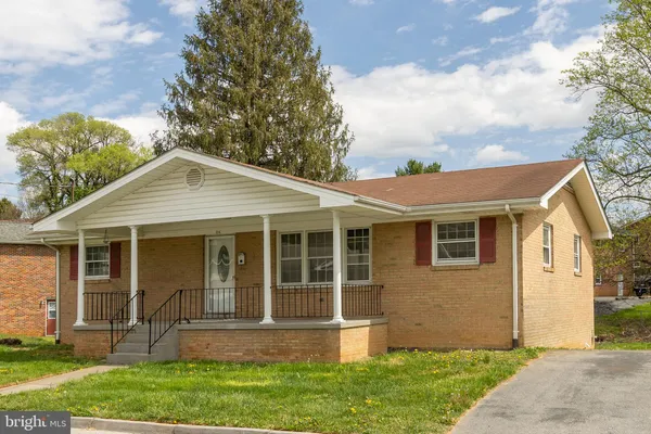 $2,200 | 216 Wood Avenue, Winchester, VA 22601