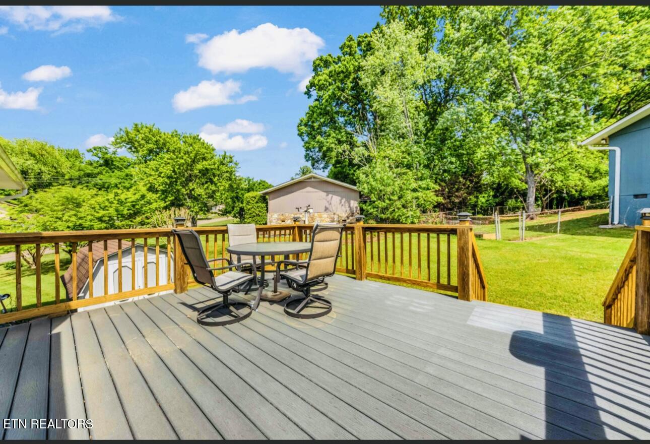 440 East Kingsgate Road Knoxville, TN 37934 - Photo 18 of 21 Deck