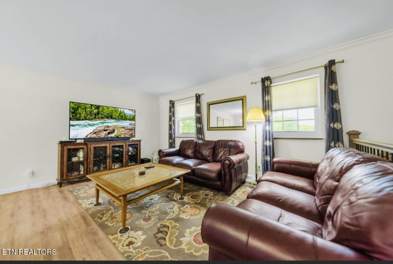 440 East Kingsgate Road Knoxville, TN 37934 - Photo 4 of 21 spacious family room