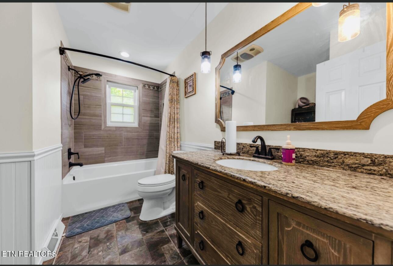 440 East Kingsgate Road Knoxville, TN 37934 - Photo 10 of 21 Bathroom 1