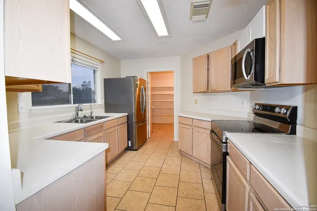 $1,700 | 5515 Champions Hill Drive, San Antonio, TX 78233