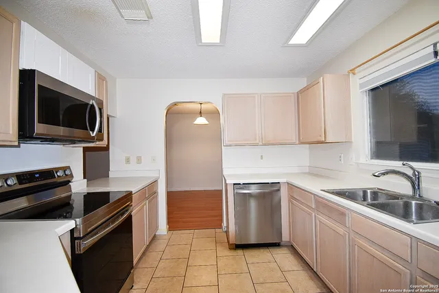 $1,700 | 5515 Champions Hill Drive, San Antonio, TX 78233