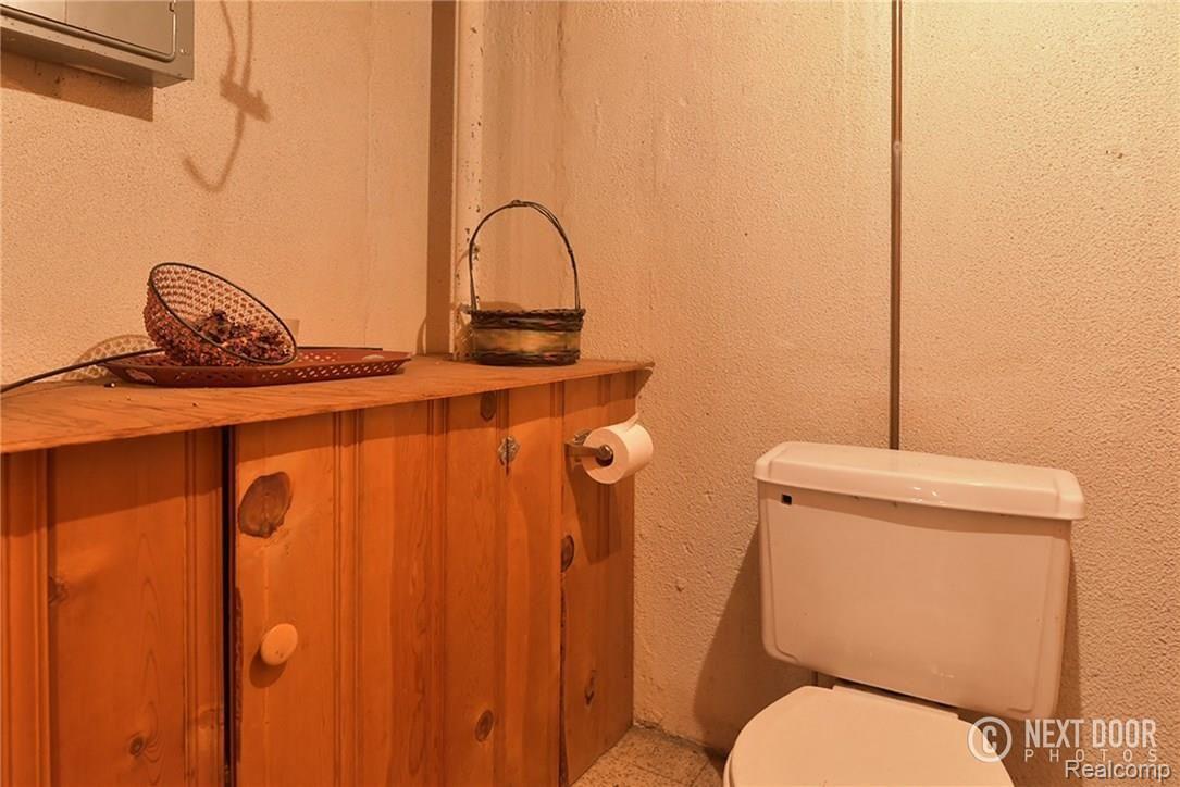 8988 Farmington Road Livonia, MI 48150 - Photo 21 of 21 Photo Mar 27, 3 57 10 PM_blended.jpg