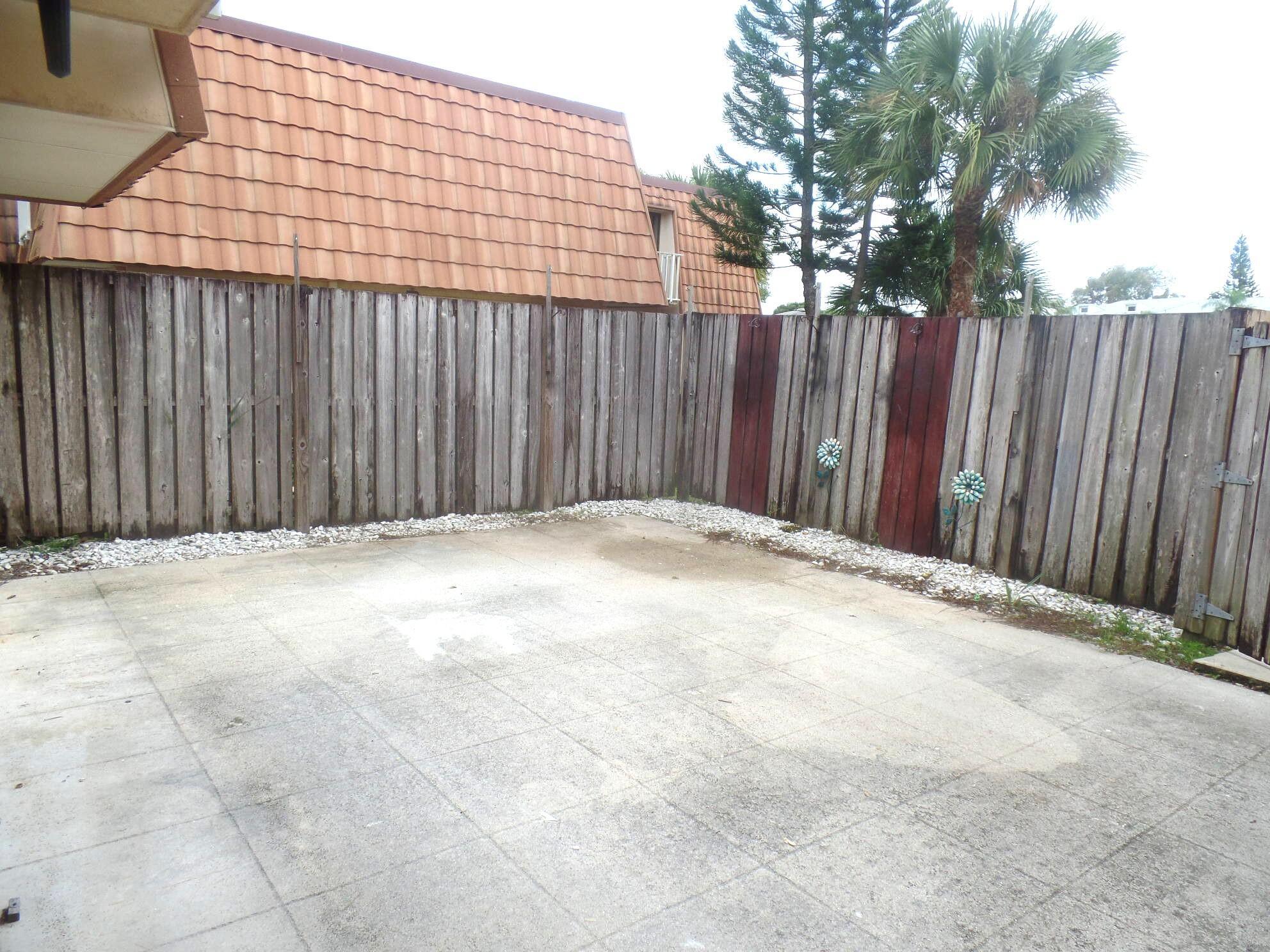 843 Blue Ridge Circle West Palm Beach, FL 33409 - Photo 4 of 17 SAM_9474