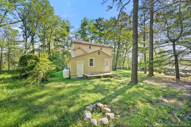 $325,000 | 14 Larson Lane, Pine Bush, NY 12566