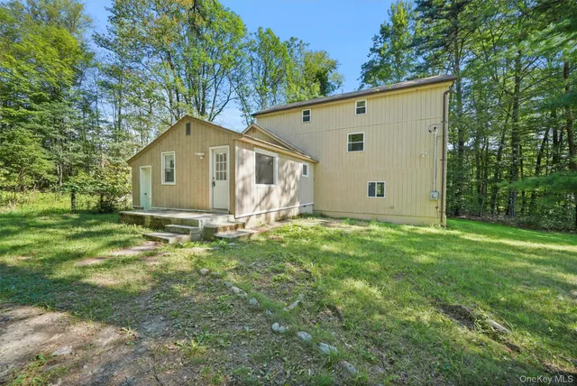 $325,000 | 14 Larson Lane, Pine Bush, NY 12566
