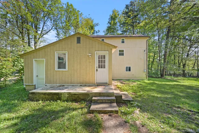 $325,000 | 14 Larson Lane, Pine Bush, NY 12566