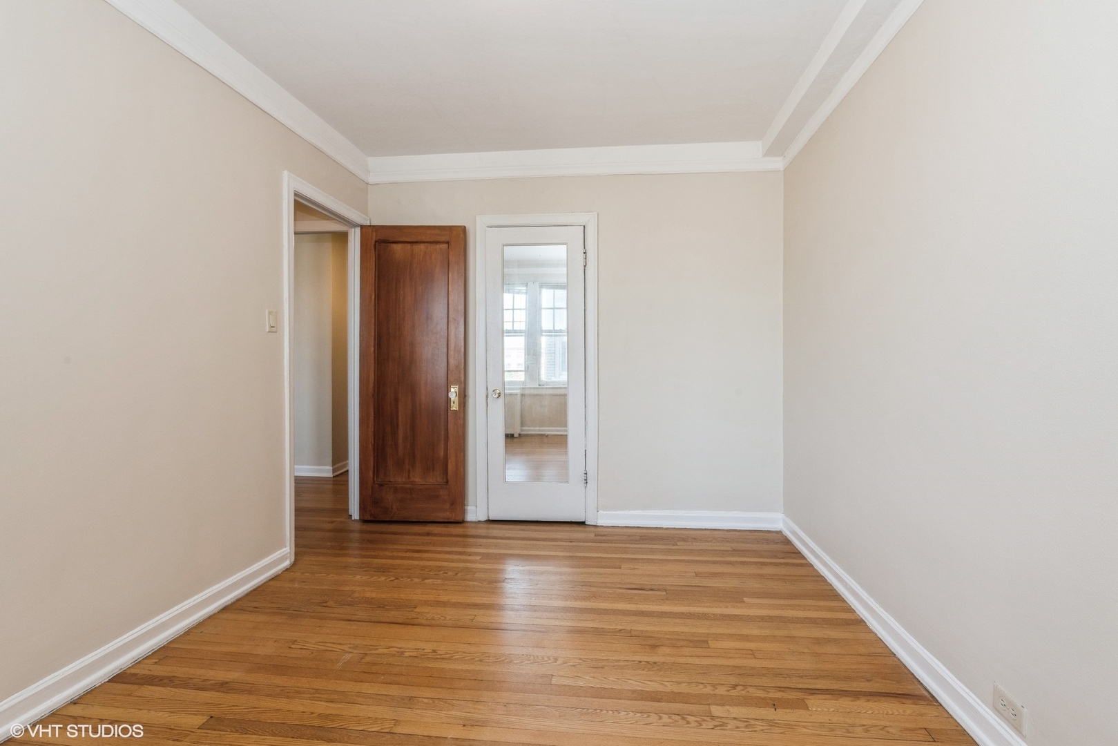 6334 North Sheridan Road, Unit 4C Chicago, IL 60660 - Photo 11 of 13 a view of an empty room with wooden floor