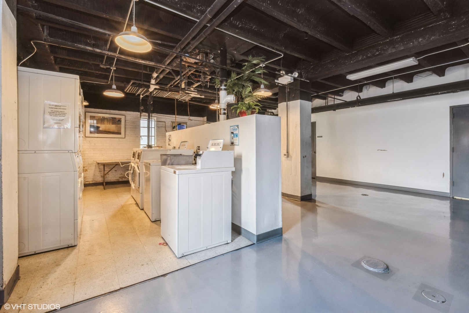 6334 North Sheridan Road, Unit 4C Chicago, IL 60660 - Photo 13 of 13 a utility room with dryer and washer