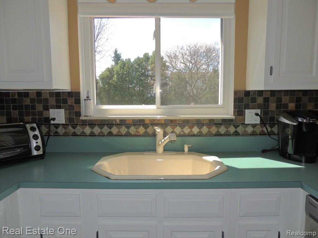 646 Abbey Court Rochester, MI 48307 - Photo 13 of 44 View From Window Over Sink