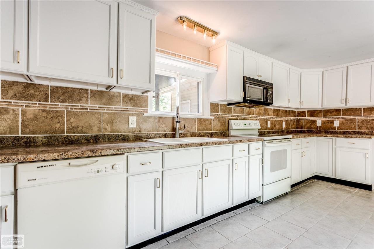 2841 Michigan Road Port Huron, MI 48060 - Photo 19 of 41 50044568-18.JPG