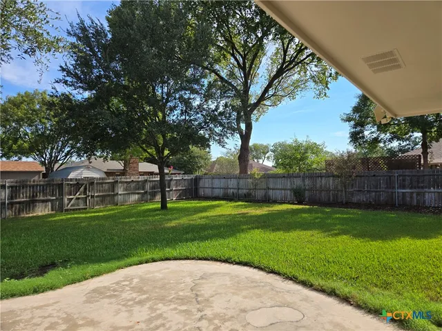 a view of a backyard with green space