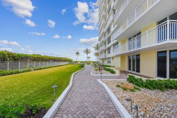 $8,000 | 500 Ocean Drive, Unit E8C, Juno Beach, FL 33408