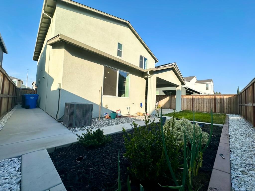 1770 Flaxen Court Manteca, CA 95337 - Photo 23 of 27 Back yard