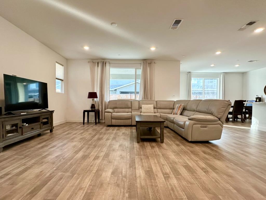 1770 Flaxen Court Manteca, CA 95337 - Photo 3 of 27 The great room/family room