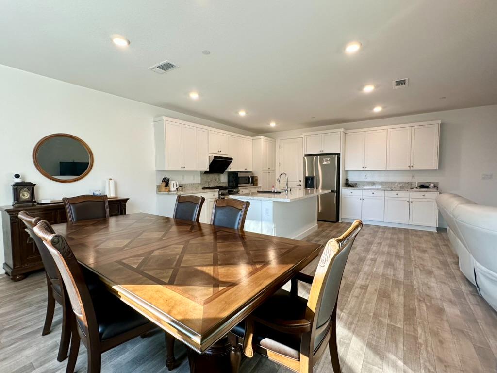 1770 Flaxen Court Manteca, CA 95337 - Photo 8 of 27 Dining
